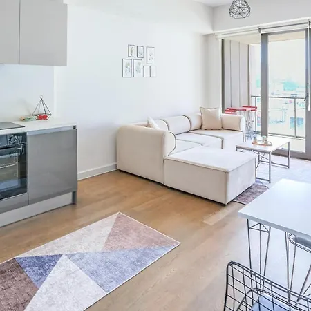 Modern Flat In Kagithane With Balcony Апартаменты